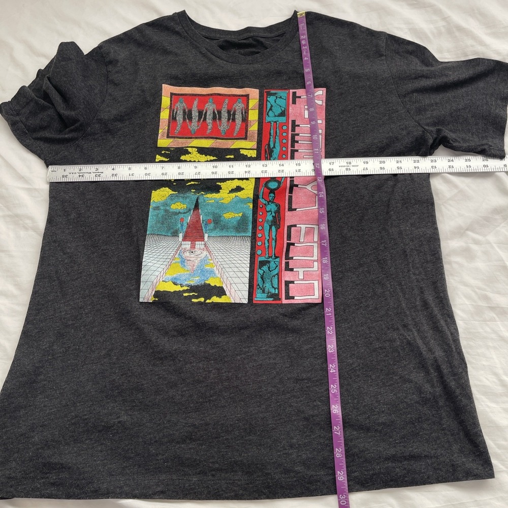 Vintage Urban Outfitters Surreal Weirdcore Graphic Tee - Upside Down Room Art - Picture 4 of 6